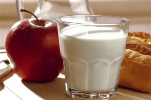 牛奶可以補鈣嗎 牛奶睡前喝好還是早上喝好 牛奶可以補鈣嗎 牛奶睡前喝好還是早上喝好