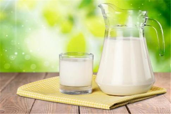 牛奶可以補鈣嗎 牛奶睡前喝好還是早上喝好 牛奶可以補鈣嗎 牛奶睡前喝好還是早上喝好