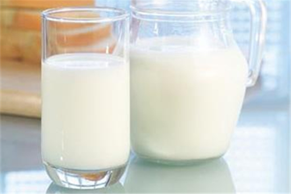 牛奶是脫脂的好還是全脂的好 牛奶減肥期間可以喝嗎 牛奶是脫脂的好還是全脂的好 牛奶減肥期間可以喝嗎