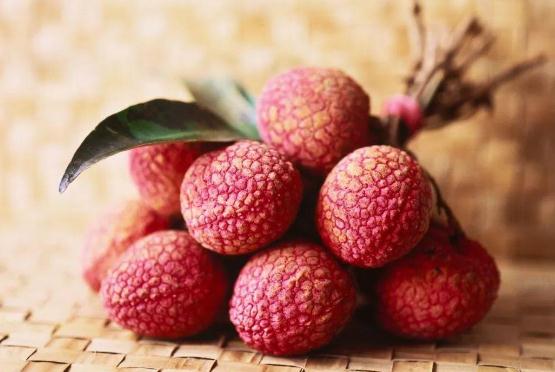 荔枝怎么吃 荔枝怎么吃不上火呢 荔枝怎么吃 荔枝怎么吃不上火呢