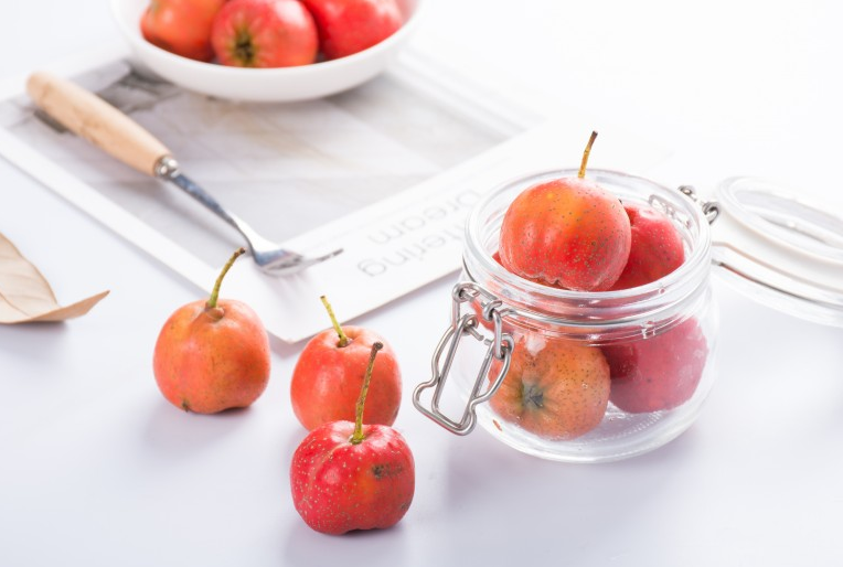 山楂泡水喝會上火嗎 山楂泡水喝有什么好處和壞處 山楂泡水喝會上火嗎 山楂泡水喝有什么好處和壞處