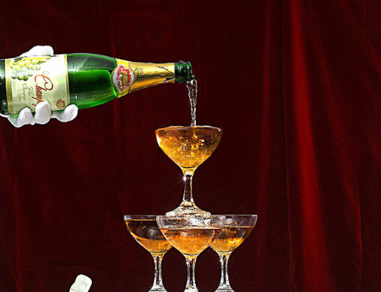 半甜白葡萄酒怎么喝 半甜白葡萄酒需要醒嗎 半甜白葡萄酒怎么喝 半甜白葡萄酒需要醒嗎