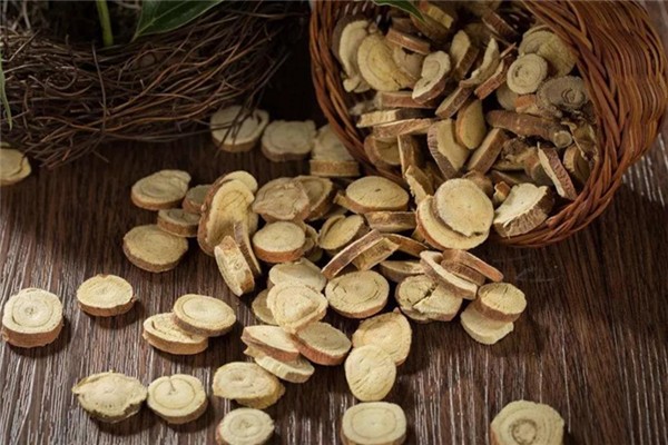 甘草可以嚼著吃嗎 甘草怎么泡水喝最好 甘草可以嚼著吃嗎 甘草怎么泡水喝最好