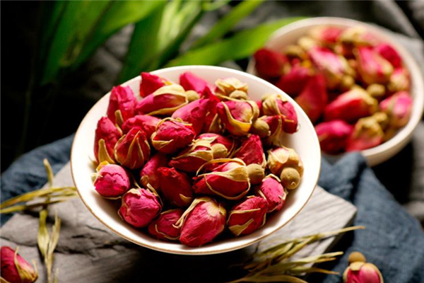 玫瑰花可以降火嗎 玫瑰花茶是寒性茶嗎 玫瑰花可以降火嗎 玫瑰花茶是寒性茶嗎