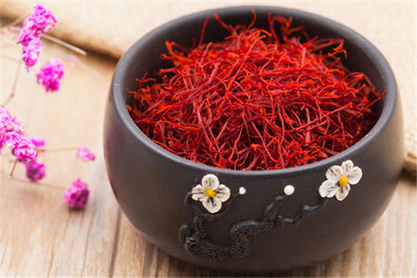 藏紅花男人可以喝嗎 藏紅花泡水多久 藏紅花男人可以喝嗎 藏紅花泡水多久