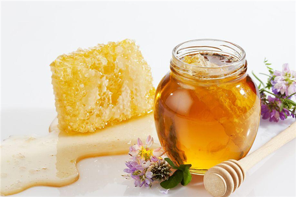 蜂蜜會(huì)升高血糖嗎 蜂蜜糖尿病患者能吃嗎 蜂蜜會(huì)升高血糖嗎 蜂蜜糖尿病患者能吃嗎