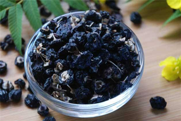 黑枸杞對(duì)睡眠有幫助嗎 黑枸杞可以天天喝嗎 黑枸杞對(duì)睡眠有幫助嗎 黑枸杞可以天天喝嗎