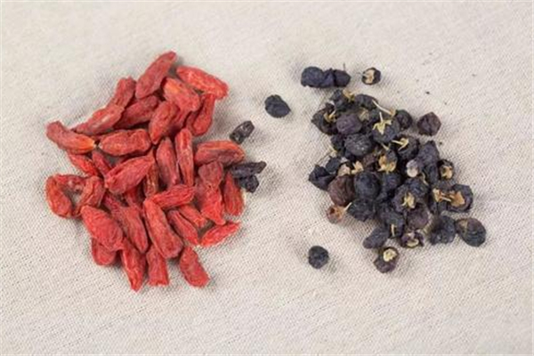 黑枸杞和紅枸杞的區(qū)別 黑枸杞和紅枸杞哪個(gè)好 黑枸杞和紅枸杞的區(qū)別 黑枸杞和紅枸杞哪個(gè)好