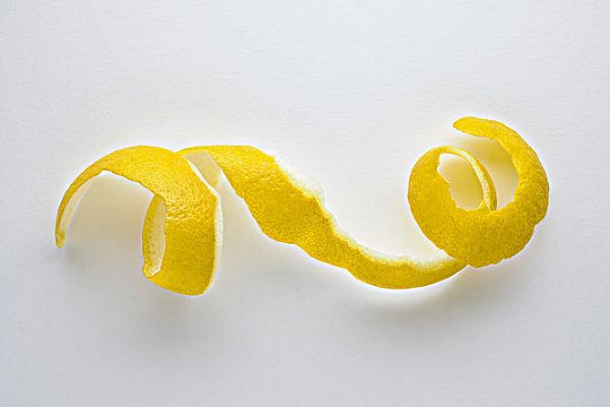 檸檬皮能生吃嗎 檸檬皮吃了有什么好處 檸檬皮能生吃嗎 檸檬皮吃了有什么好處