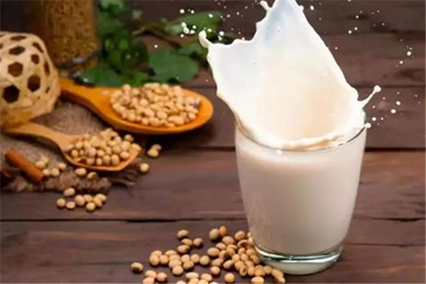 豆奶可以和雞蛋一起吃嗎 豆奶空腹喝好嗎 豆奶可以和雞蛋一起吃嗎 豆奶空腹喝好嗎