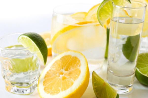 檸檬水可以天天喝嗎 檸檬水一天喝幾杯最好 檸檬水可以天天喝嗎 檸檬水一天喝幾杯最好