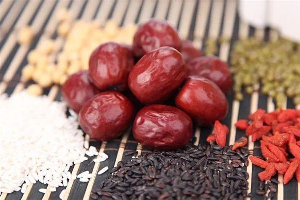 紅棗會(huì)升高血糖嗎 紅棗糖尿病人可以吃嗎 紅棗會(huì)升高血糖嗎 紅棗糖尿病人可以吃嗎