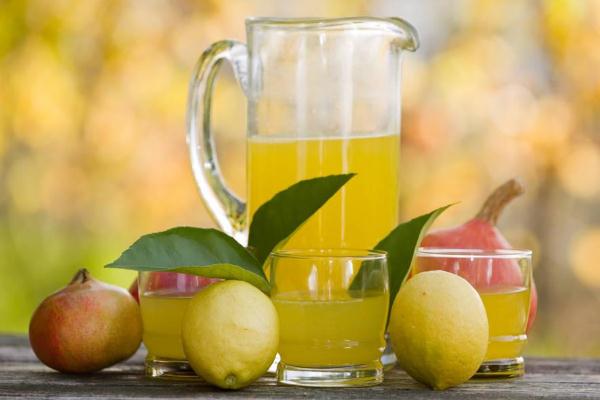 檸檬榨汁有什么功效 檸檬榨汁可以減肥嗎 檸檬榨汁有什么功效 檸檬榨汁可以減肥嗎