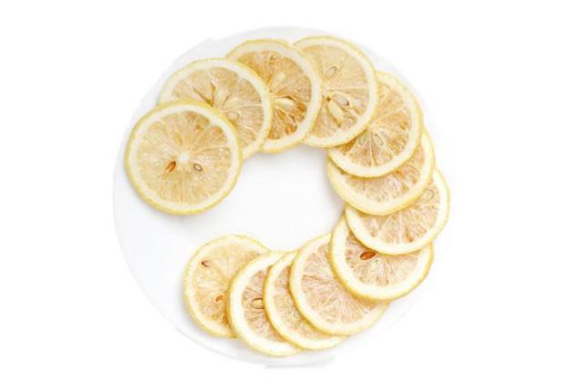 檸檬干片泡水的功效 檸檬干片有美白效果嗎 檸檬干片泡水的功效 檸檬干片有美白效果嗎