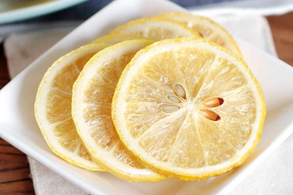 檸檬干片能和茶葉一起泡嗎 檸檬干片能直接吃嗎 檸檬干片能和茶葉一起泡嗎 檸檬干片能直接吃嗎