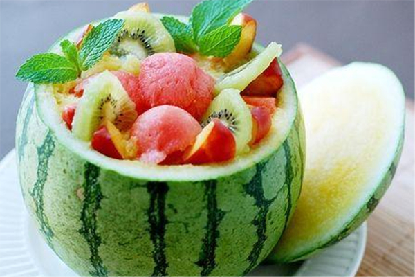 西瓜為什么這么甜 西瓜減肥的人可以吃嗎 西瓜為什么這么甜 西瓜減肥的人可以吃嗎