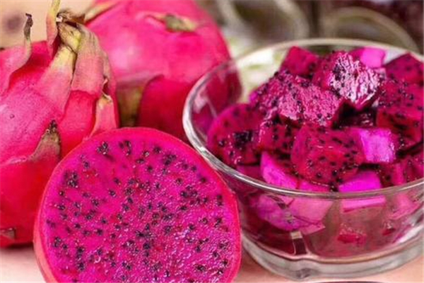 紅火龍果和白火龍果哪個好 紅火龍果和白火龍果的區(qū)別 紅火龍果和白火龍果哪個好 紅火龍果和白火龍果的區(qū)別