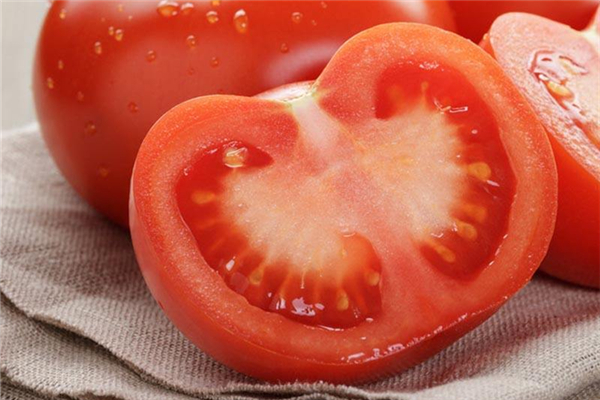 西紅柿含糖嗎 西紅柿對(duì)血糖有什么影響 西紅柿含糖嗎 西紅柿對(duì)血糖有什么影響