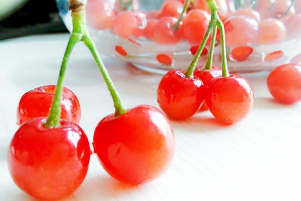 櫻桃怎么去核比較快 櫻桃泡酒需要去核嗎 櫻桃怎么去核比較快 櫻桃泡酒需要去核嗎
