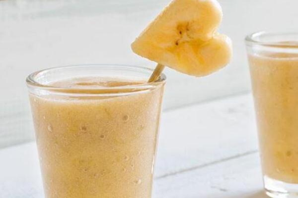 香蕉可以榨汁喝嗎 香蕉汁的功效與作用 香蕉可以榨汁喝嗎 香蕉汁的功效與作用