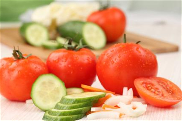 西紅柿防曬嗎 西紅柿防曬生吃還是熟吃 西紅柿防曬嗎 西紅柿防曬生吃還是熟吃