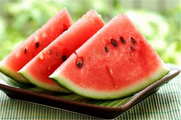 紅西瓜和黃西瓜的區(qū)別 紅西瓜好還是黃西瓜好 紅西瓜和黃西瓜的區(qū)別 紅西瓜好還是黃西瓜好