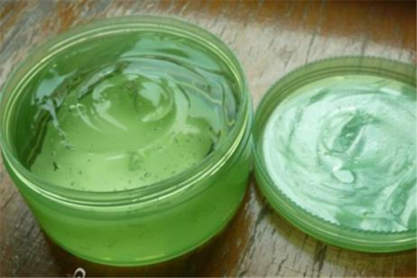 蘆薈膠可以當(dāng)睡眠面膜用嗎 蘆薈膠適合什么年紀(jì)的人 蘆薈膠可以當(dāng)睡眠面膜用嗎 蘆薈膠適合什么年紀(jì)的人