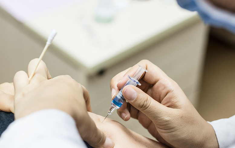 新冠疫苗打三針和兩針的區(qū)別 新冠疫苗打在哪個(gè)胳膊上 新冠疫苗打三針和兩針的區(qū)別 新冠疫苗打在哪個(gè)胳膊上