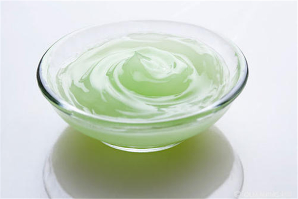 蘆薈膠可以當(dāng)睡眠面膜用嗎 蘆薈膠適合什么年紀(jì)的人 蘆薈膠可以當(dāng)睡眠面膜用嗎 蘆薈膠適合什么年紀(jì)的人
