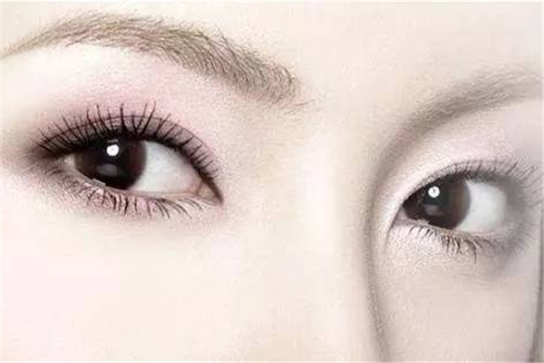 割雙眼皮和埋線的區(qū)別 割雙眼皮好還是埋線好 割雙眼皮和埋線的區(qū)別 割雙眼皮好還是埋線好