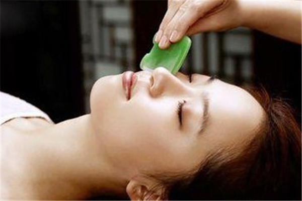 刮痧來月經(jīng)了怎么回事 刮痧來月經(jīng)能刮嗎 刮痧來月經(jīng)了怎么回事 刮痧來月經(jīng)能刮嗎