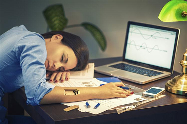 熬夜會變傻嗎 熬夜對身體的危害有哪些 熬夜會變傻嗎 熬夜對身體的危害有哪些