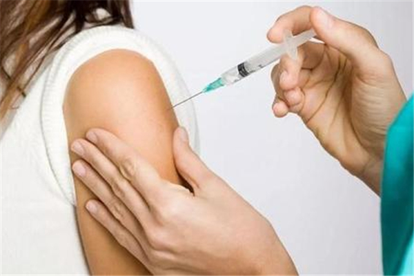 打新冠疫苗臉腫了怎么辦 打新冠疫苗后常見(jiàn)的不良反應(yīng) 打新冠疫苗臉腫了怎么辦 打新冠疫苗后常見(jiàn)的不良反應(yīng)