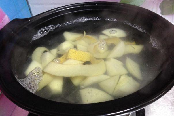 梨子皮可以煮水喝嗎 梨子皮煮水喝有什么功效 梨子皮可以煮水喝嗎 梨子皮煮水喝有什么功效