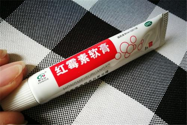 紅霉素軟膏是萬(wàn)能藥嗎 紅霉素軟膏的禁忌事項(xiàng)有哪些 紅霉素軟膏是萬(wàn)能藥嗎 紅霉素軟膏的禁忌事項(xiàng)有哪些