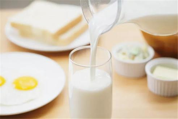 孩子睡前可以喝牛奶嗎 孩子睡前喝牛奶會(huì)影響長(zhǎng)高嗎 孩子睡前可以喝牛奶嗎 孩子睡前喝牛奶會(huì)影響長(zhǎng)高嗎