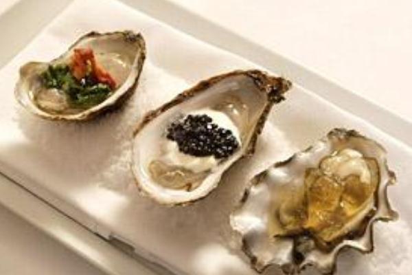 吃生蠔可以喝啤酒嗎 吃生蠔喝啤酒會怎樣 吃生蠔可以喝啤酒嗎 吃生蠔喝啤酒會怎樣