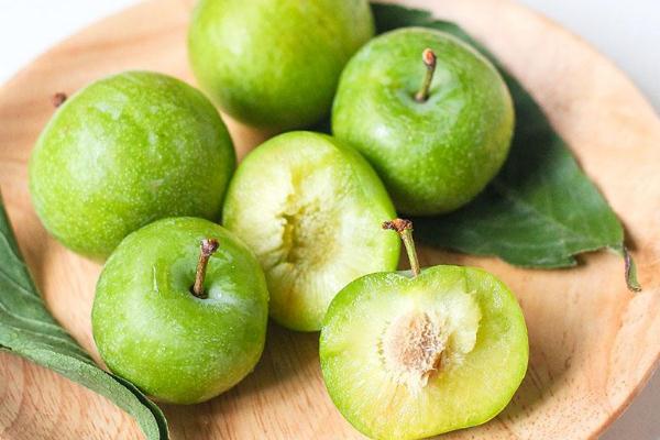 李子泡酒的方法步驟 李子泡酒能保存多久 李子泡酒的方法步驟 李子泡酒能保存多久