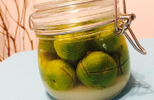 李子可以泡酒喝嗎 李子泡酒喝了對人什么好處 李子可以泡酒喝嗎 李子泡酒喝了對人什么好處