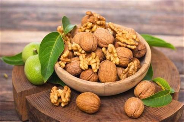 孕婦吃核桃真的能給胎兒補腦嗎 孕婦什么時間吃核桃對胎兒好 孕婦吃核桃真的能給胎兒補腦嗎 孕婦什么時間吃核桃對胎兒好