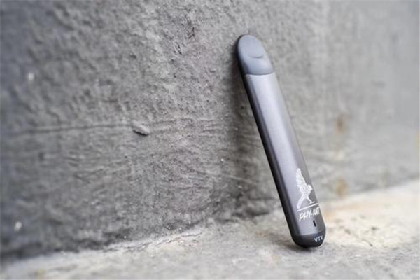 大學(xué)生吸網(wǎng)購(gòu)電子煙入院 電子煙有什么危害 大學(xué)生吸網(wǎng)購(gòu)電子煙入院 電子煙有什么危害