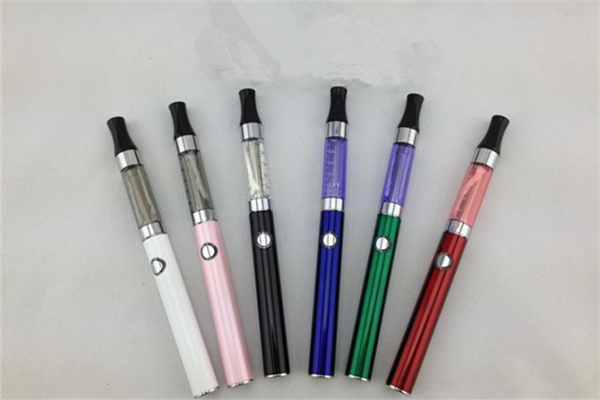 大學(xué)生吸網(wǎng)購(gòu)電子煙入院 電子煙有什么危害 大學(xué)生吸網(wǎng)購(gòu)電子煙入院 電子煙有什么危害