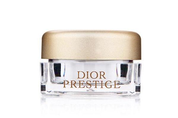 眼霜可以早上涂嗎 眼霜到底早上涂還是晚上涂 眼霜可以早上涂嗎 眼霜到底早上涂還是晚上涂