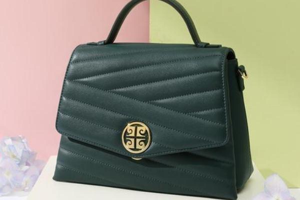 包包可以用酒精擦嗎 牛皮包的保養(yǎng)方法 包包可以用酒精擦嗎 牛皮包的保養(yǎng)方法