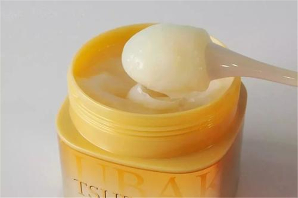 發(fā)膜和護(hù)發(fā)素的區(qū)別 發(fā)膜和護(hù)發(fā)素可以一起使用嗎 發(fā)膜和護(hù)發(fā)素的區(qū)別 發(fā)膜和護(hù)發(fā)素可以一起使用嗎