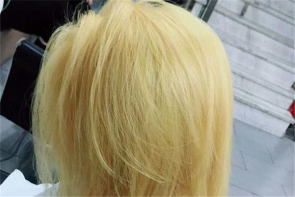 漂頭發(fā)傷害大嗎 漂頭發(fā)一般多長時(shí)間 漂頭發(fā)傷害大嗎 漂頭發(fā)一般多長時(shí)間