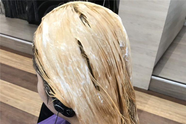漂頭發(fā)傷害大嗎 漂頭發(fā)一般多長時(shí)間 漂頭發(fā)傷害大嗎 漂頭發(fā)一般多長時(shí)間
