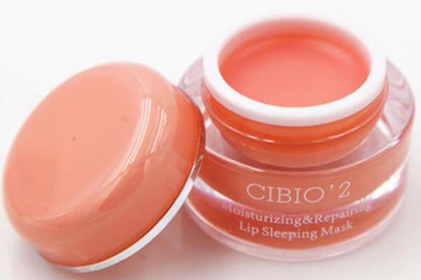 唇膜的保質(zhì)期有多久 唇膜用完要洗掉嗎 唇膜的保質(zhì)期有多久 唇膜用完要洗掉嗎