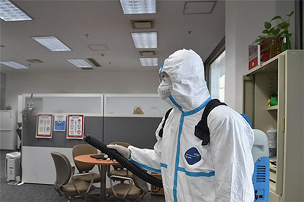 印度新娘穿防護(hù)服與確診新郎辦婚禮 印度疫情曝光 印度新娘穿防護(hù)服與確診新郎辦婚禮 印度疫情曝光