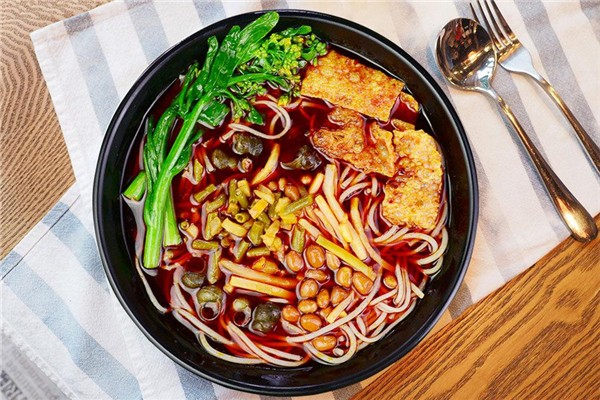 螺螄粉“爆紅”背后 螺螄粉哪個(gè)地方最正宗 螺螄粉“爆紅”背后 螺螄粉哪個(gè)地方最正宗